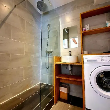 Freshly Tastefully Renovated In Heart Of Old Apartmán