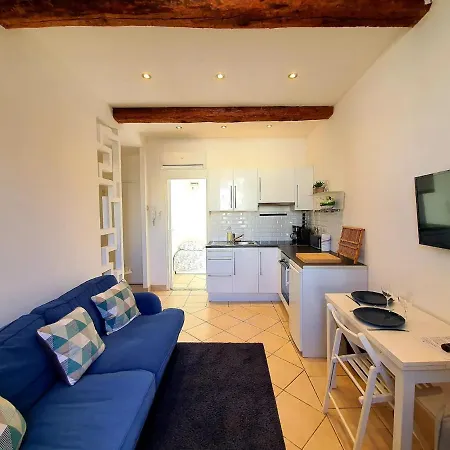 Appartement Freshly Tastefully Renovated In Heart Of Old