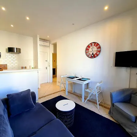 Freshly Tastefully Renovated In Heart Of Old Appartement Antibes