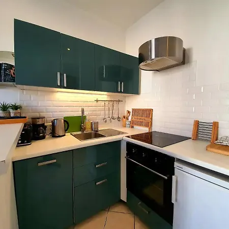 Appartement Freshly Tastefully Renovated In Heart Of Old Antibes