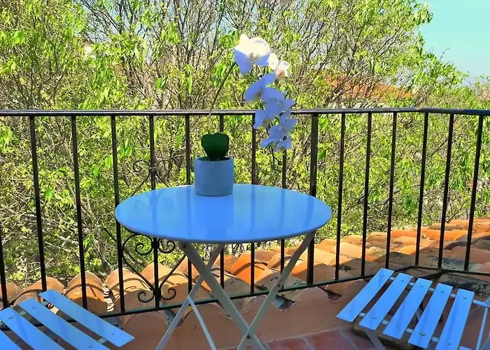 Apartment Freshly Tastefully Renovated In Heart Of Old